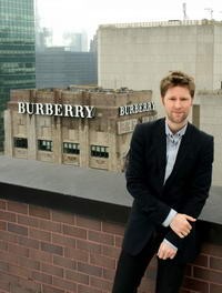 Christopher Bailey, a kreatív igazgató.