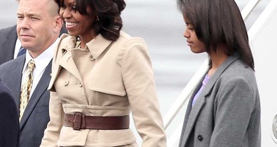 Michelle Obama Burberry kabátban