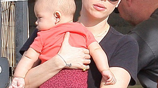 Scarlett Johansson megmutatta öthónapos kislányát