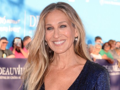 Ilyen szexi lábvillantást még sosem láttál Sarah Jessica Parker-től