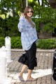 A várandós Palvin Barbara Cannes-ban is megmutatta, hogy a hétköznapi elegancia nem feltétlenül jelent túlöltözöttséget: a Hotel Martinezből egy laza, kockás ingben, fekete nadrágban és napszemüvegben távozott.