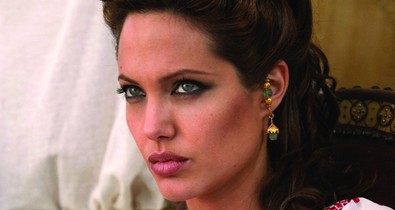 Angelina Jolie 21 éves hasonmása elképesztően dögös!