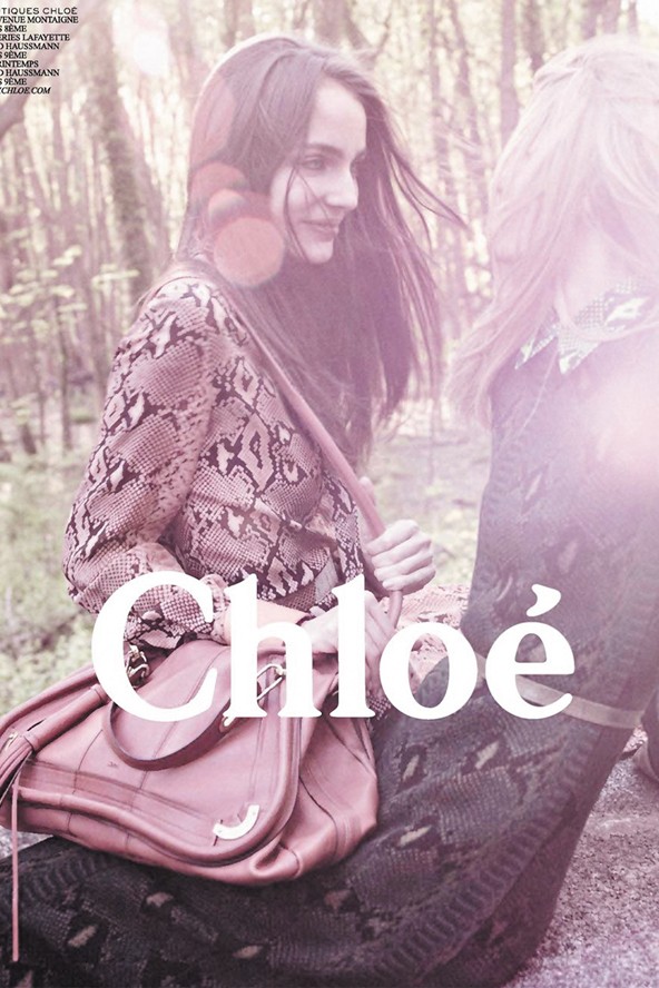 Nagy nevek kampányában, itt éppen a Chloé hirdetésében.