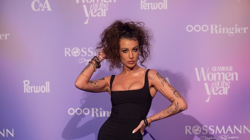 Elszabadult a pokol Tóth Andi fotója alatt, súlyos dolgokat vágnak az énekesnő fejéhez