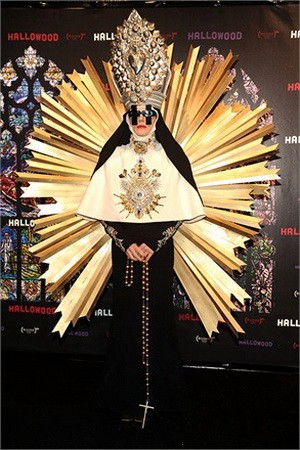 Anna Dello Russo komolyan vette a feladatot