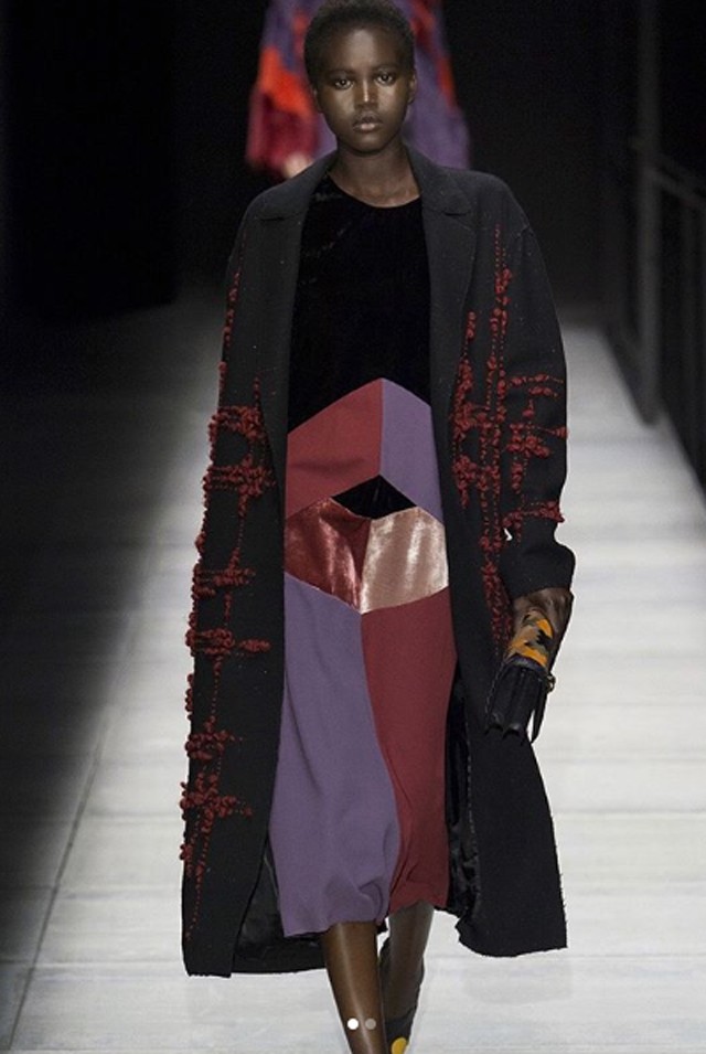 Menekülttáborban született, most a kifutók sztárja ez lány!