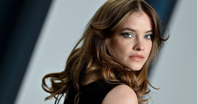 Palvin Barbara végzet asszonyának öltözött a Knives Out premierjén