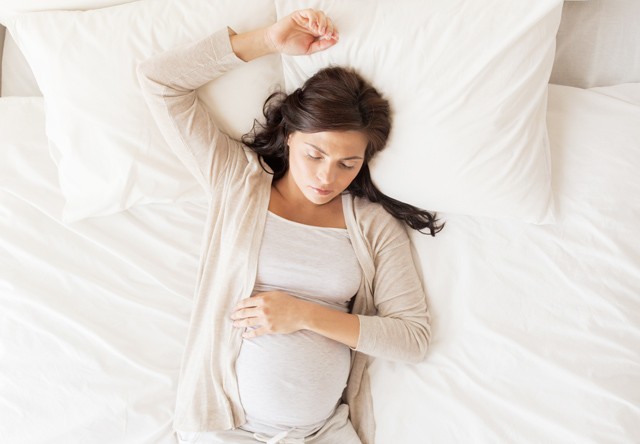 7 tipp, hogy pihentető legyen az alvás várandósan is
