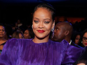 Rihanna úgy döntött, hogy ez a rettentes ruha márpedig menő
