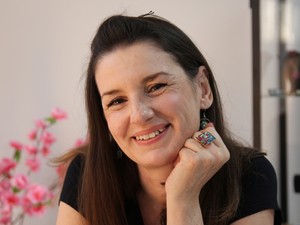 Autodidakta módon tanulta az ékszerjavítást, ma mások készítik nála kiegészítőiket