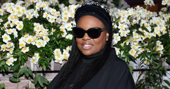 Csipkét, kristályt, latexet ragasztott a modellek arcára a nő, aki 16 éve sminkeli Palvin Barbarát