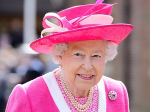 90 évesen is elképesztően stílusos és merész a királynő!