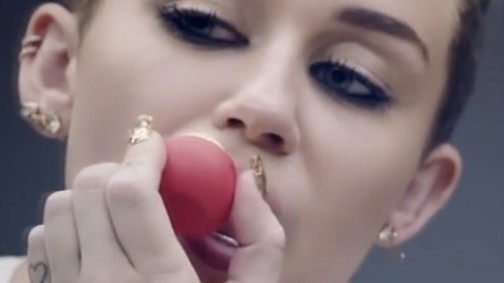 Sokkoló kép! Vérzés, kiütések - ezt okozza a menő ajakbalzsam