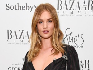 Várandósan pózolt anyaszült meztelenül a sztármodell