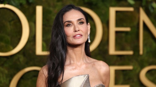 Demi Moore gyakorlatilag fehérneműben vonult végig a vörös szőnyegen, meztelenruhája nem sokat hagyott a képzeletre