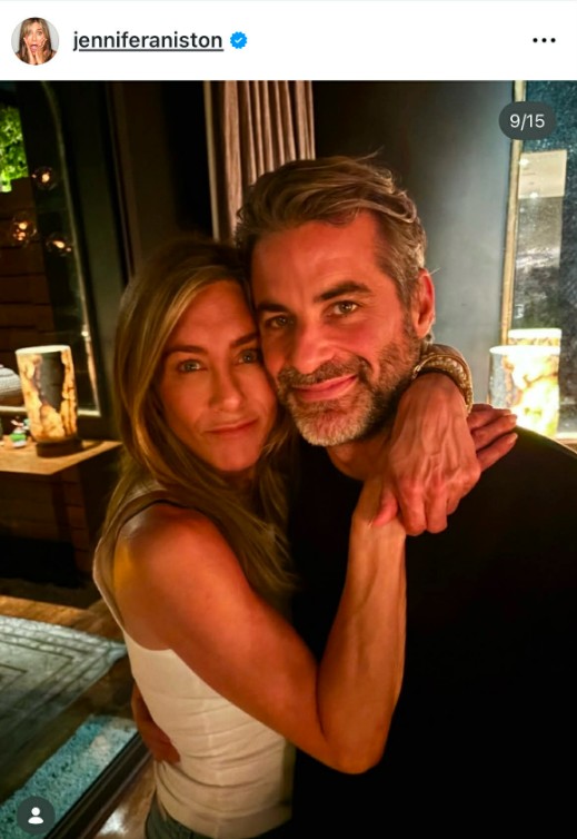 Jennifer Aniston és Jim Curtis fotójából sugárzik a harmónia és a kiegyensúlyozottság