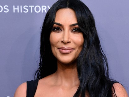 Nem aprózta el: Kim Kardashian rendesen kipakolta melleit az amfAR gálán