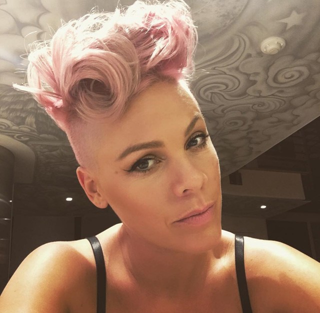 Pink lőtte az év legdicsőbb szelfijét!