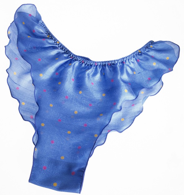 A 80-as években változott a fazon, de a pötty nem ment ki a divatból. Erősen lecsökkent az anyagfelhasználás, magasan felszabott bugyit hordott mindenki, amely meghosszabbította a combot: eljött az erotikus fehérnemű ideje.