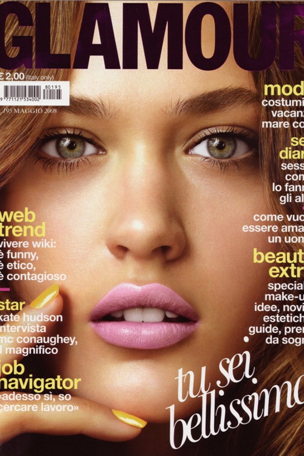 Barnát Sára summa cum laude végezte idő előtt a pszichológia és a globális kommunikáció szakokat. 