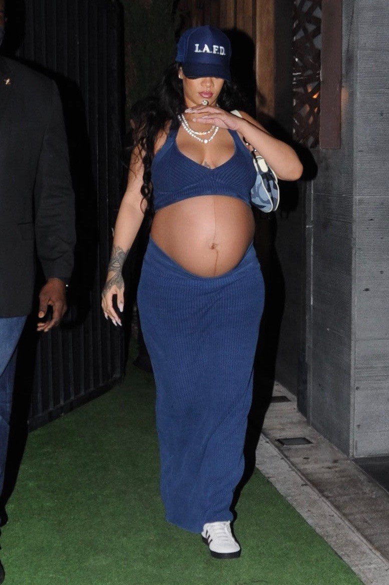 Rihanna rózsaszínű terhes ruhájára senkinek egy szava sem lehet