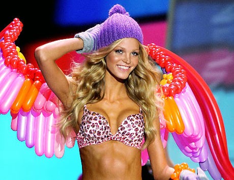 Erin Heatherton rengeteget dolgozik a tökéletes alakért