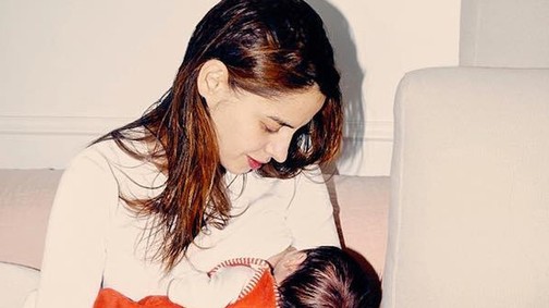 Felrobbant az internet a feleségét szoptatás közben fotózó férfitól