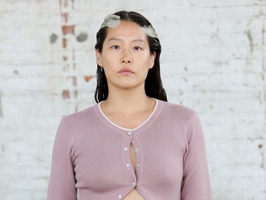 Mindenki imádja: egy hónappal a szülése előtt debütált a divatbemutató kifutóján