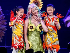 Tök jó ötlet volt Kínába vinni a bugyishow-t, Katy Perry-t se akarják beengedni az országba