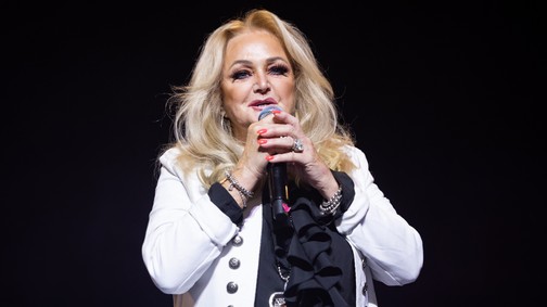 Mesterséges kómában van Bonnie Tyler, rossz hírek érkeztek a 74 éves énekesnő állapotáról