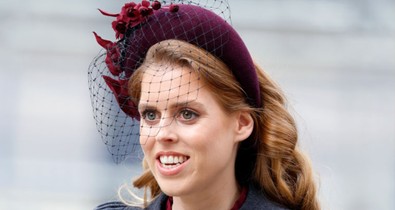 Beatrix hercegnő pucérruhájából ordít a meztelenség, első ránézésre el sem hittük, hogy ő van a képen