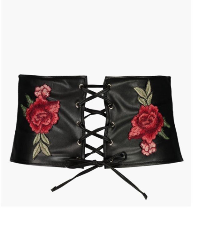 Virágos fűző BOOHOO 6000 Ft- boohoo.com