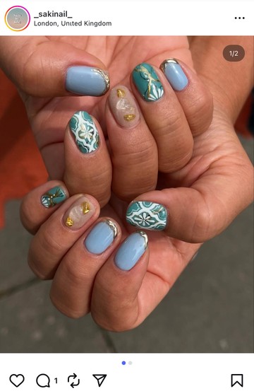 Ki mondta, hogy természetes körmökre nem lehet mintát varázsolni? A japán manikűr tud izgalmas lenni, bátran gondoljunk színekre és metálos motívumokra is!