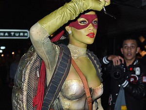 Rihanna verhetetlen Halloweenes szerelése