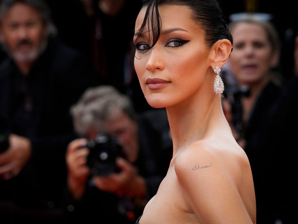  Igazi státuszdarab Bella Hadid hatalmas Chopard fülbevalója