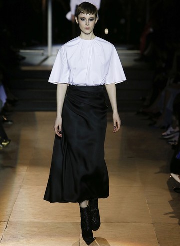 Csaknem 40 után leköszön a divattervező-legenda