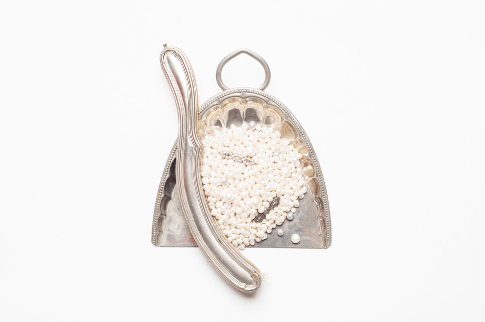 Elgondolkodtató, humoros és látványos ékszerek: ismerd meg Lőrincz Réka kortársékszer tervezőt