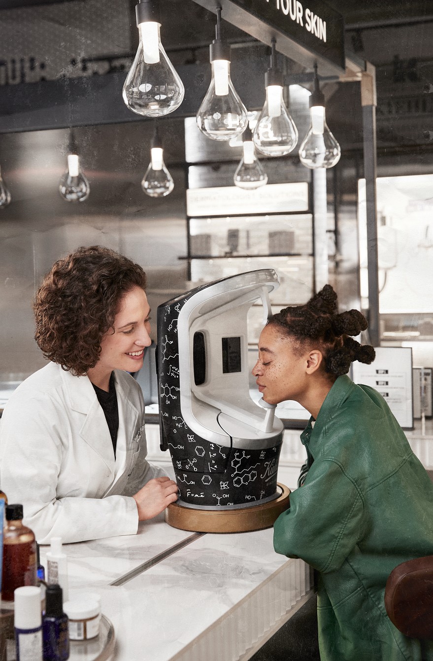 Az alapos és pontos bőrelemzés a bőrápolási rutinodat is meghatározza, hatásosabbá teszi