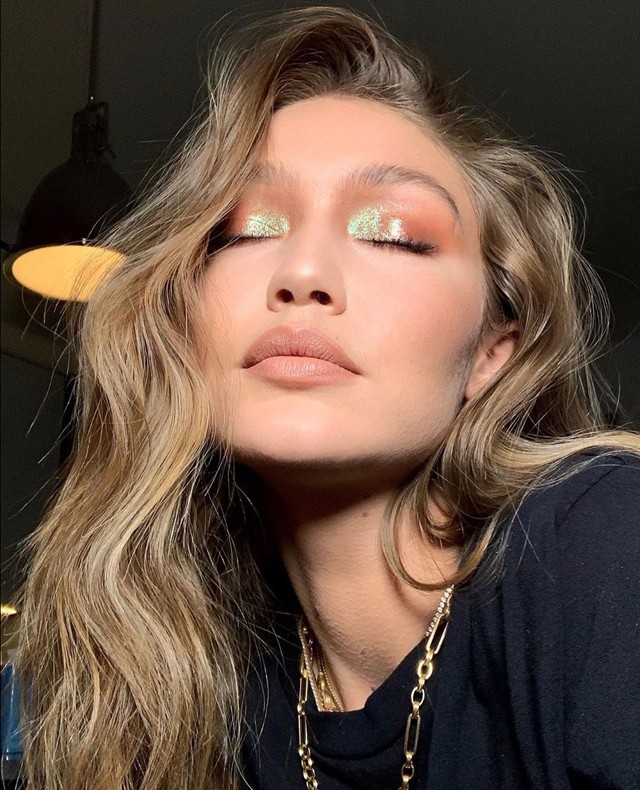 Get the Look: Így készítsd el Gigi Hadid csillámos sminkjét!