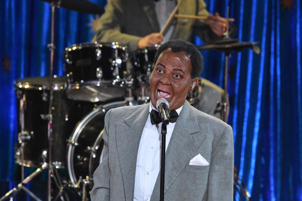 Oláh Ibolya a Sztárban sztár adásában Louis Armstrong bőrében