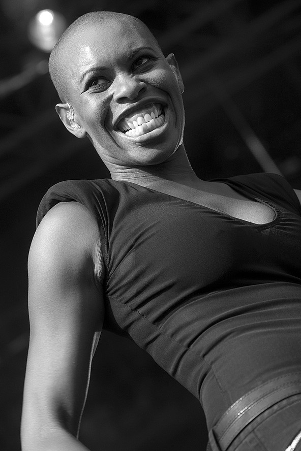 Deborah Anne Dyer, azaz ismertebb nevén Skin, a Skunk Anansie frontasszonya talán Grace Jones legjobb tanítványa.