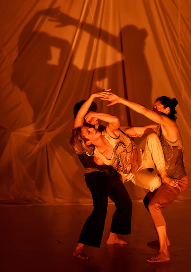 A szülés élményét idézi fel teljes őszinteséggel a Tünet Együttes új produkciója!