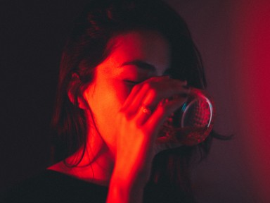 Az alkoholizmus betegség, ami kihat a függő gyermekeire is - érintett nők meséltek édesanyjuk alkoholproblémáiról