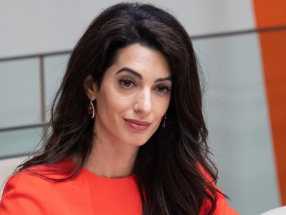 Amal Clooney sosem hordja így a haját, pedig annyira jól áll neki