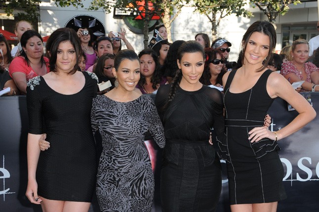 kylie jenner, kim kardashian, plasztikai sebész, átalakulás, átváltozás, közösségi média, simon ourian, bőrgyógyász