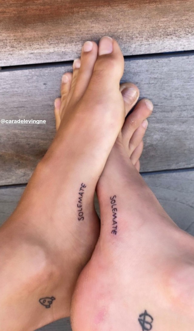 Kaia Gerber és Cara Delevingne elég bizarr közös tetoválást csináltatott