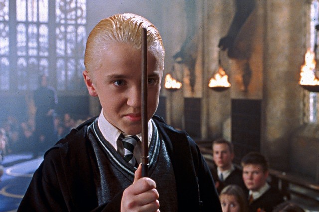 Tom Felton Draco Mayfollal pózol, és az eredmény isteni