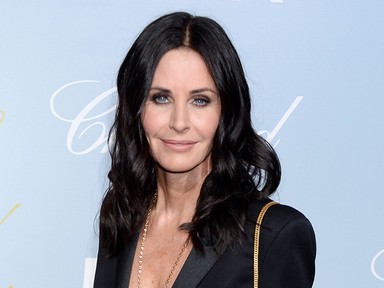 Az 55 éves Courteney Cox biknis fotójától leesik az állad