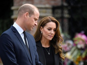 Az angol királyi család új portréja egyszerre szívbe markoló és reményteli