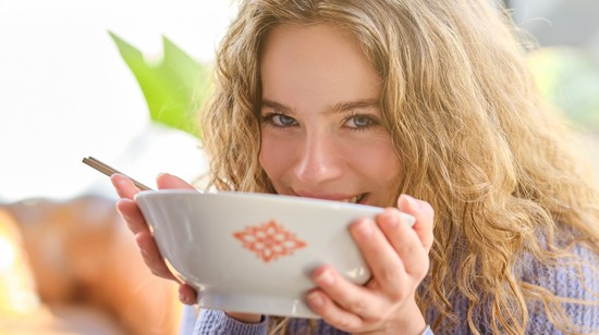 Ez történik a testeddel, ha egy hónapig csontalaplevet fogyasztasz